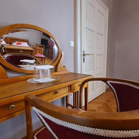 Heritage - 1st Row To The Sea Bed & Breakfast