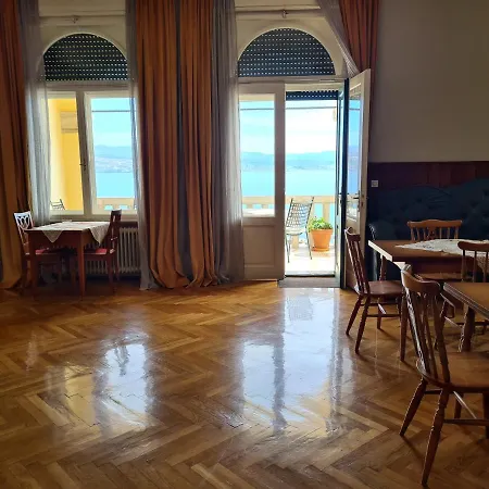 Heritage - 1st Row To The Sea Bed & Breakfast Icici