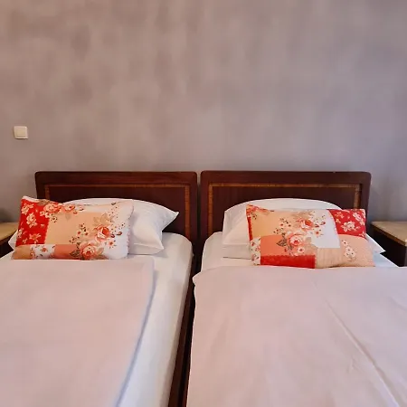 Heritage - 1st Row To The Sea Bed & Breakfast