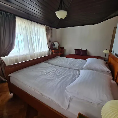 Heritage - 1st Row To The Sea Bed & Breakfast
