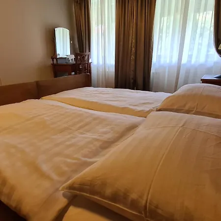 Heritage - 1st Row To The Sea Bed & Breakfast *