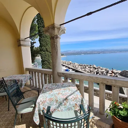 Heritage - 1st Row To The Sea Bed & Breakfast Icici